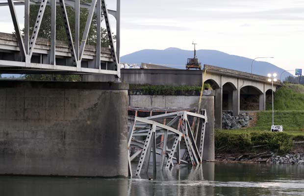 美國I-5公路Skagit River橋倒塌