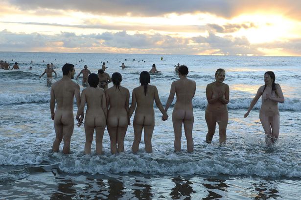 素裡裸泳活動嘗試打破世界紀錄
