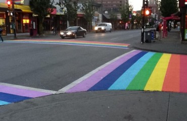 溫哥華西端永久彩虹人行道今天落成