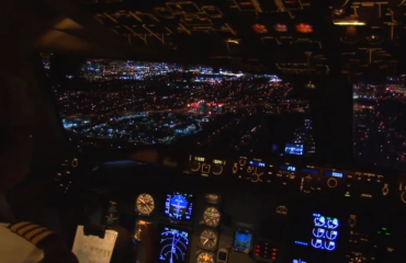 飛機駕駛艙裡看到的降落溫哥華視頻