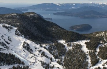 北岸滑雪勝地 仍是一片綠…