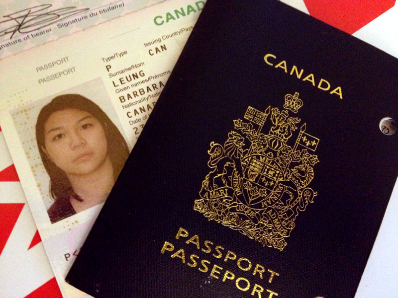 海外公民更新護照 擔保人資格放寬