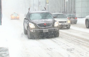 暴雪襲東岸 航班停擺車禍增