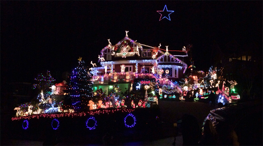 北溫哥華民居為慈善掛起10萬盞聖誕燈