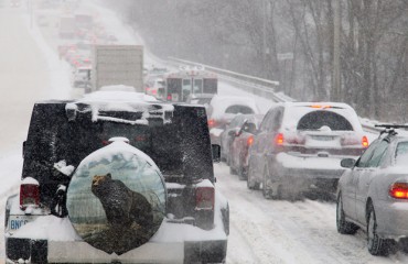 多倫多150車連環撞降雪量破紀錄陸空交通大混亂