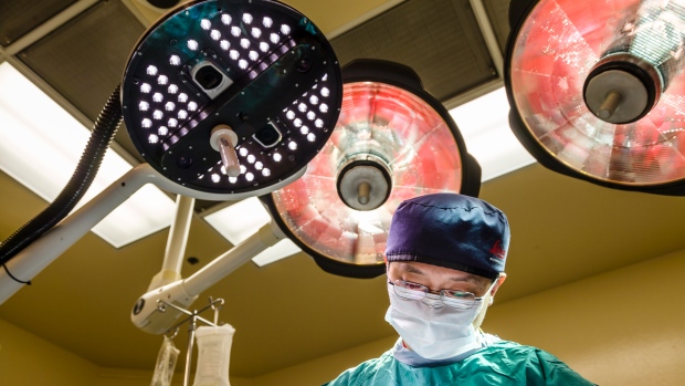 加研發7D導向裝置 醫生看穿人體利手術