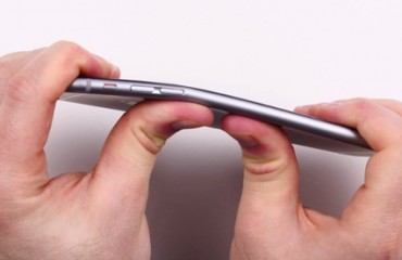 iPhone 6 Plus 徒手能彎