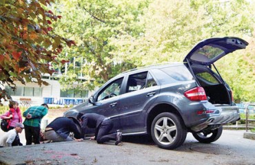 UBC梯級疑似車道 7天困2私家車