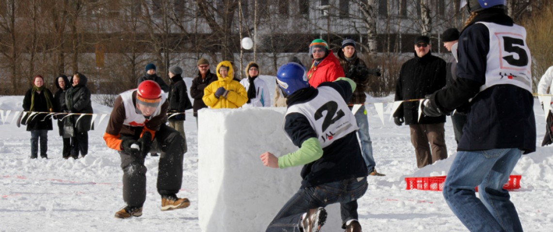 Robson Square Charity snowball fight 羅布森廣場雪仗