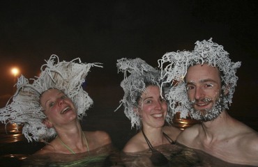 加拿大零下30度室外泡溫泉遊客PK冰凍髮型