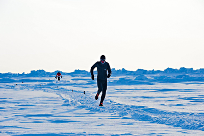 加拿大男子北極挑戰最冷馬拉松零下41度！