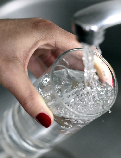 每天該喝多少水？男3公升 女2.2公升
