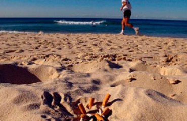 烟蒂成为海灘新公害