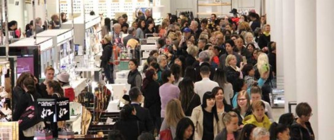 Nordstrom高檔百貨公司昨天開幕 近2千人排隊挤爆商场！