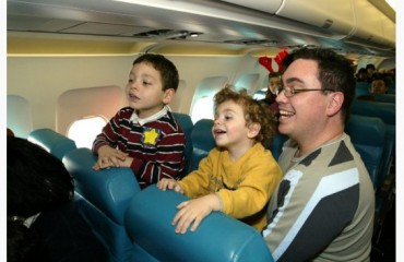 交通部促航空公司：「讓家人坐一起」