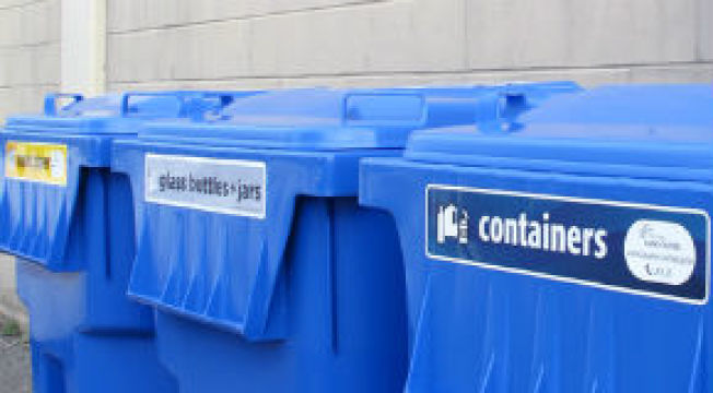 溫哥華市回收新規新增玻璃瓶+罐回收桶