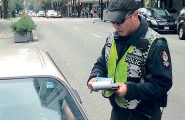 駕駛用手機 溫市警方一個月發千五告票