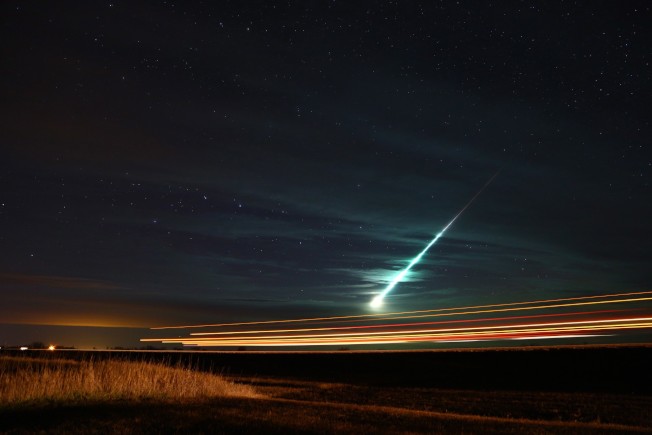 加拿大男子「捕捉」瑰麗隕星墜落照片
