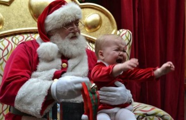 看聖誕老人嚇哭孩子的照片（組圖）