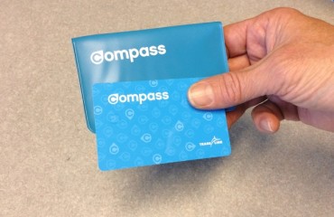 Compass Card機場搭天車 需付5元附加費