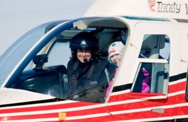 加拿大女孩子學開飛機越來越流行