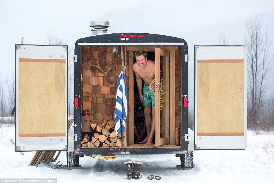加拿大小哥自制移动桑拿浴室 随时享受温暖 2
