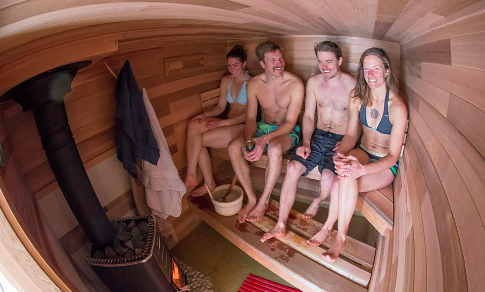 加拿大小哥自制移动桑拿浴室 随时享受温暖 6