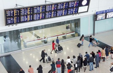 持中國護照乘機經中國飛港 因無香港入境簽證被拒登機
