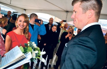 溫哥華舉行情人節集體婚禮 75對新人共結連理